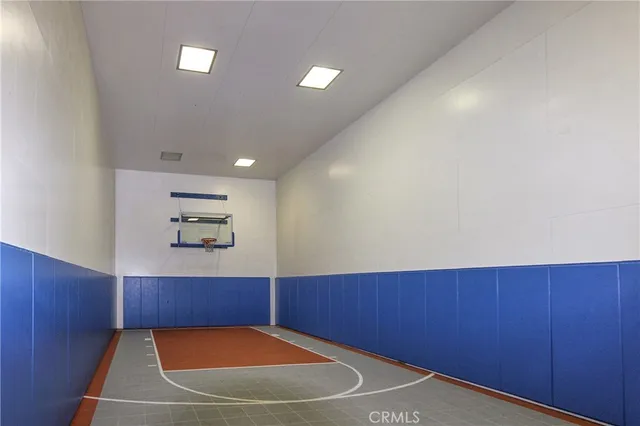 $415,000 | 5515 Canoga Avenue, Unit 305, Woodland Hills, CA 91367