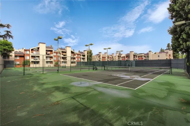 $415,000 | 5515 Canoga Avenue, Unit 305, Woodland Hills, CA 91367