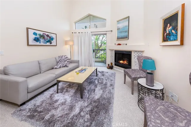 $415,000 | 5515 Canoga Avenue, Unit 305, Woodland Hills, CA 91367
