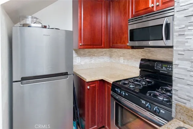 $415,000 | 5515 Canoga Avenue, Unit 305, Woodland Hills, CA 91367