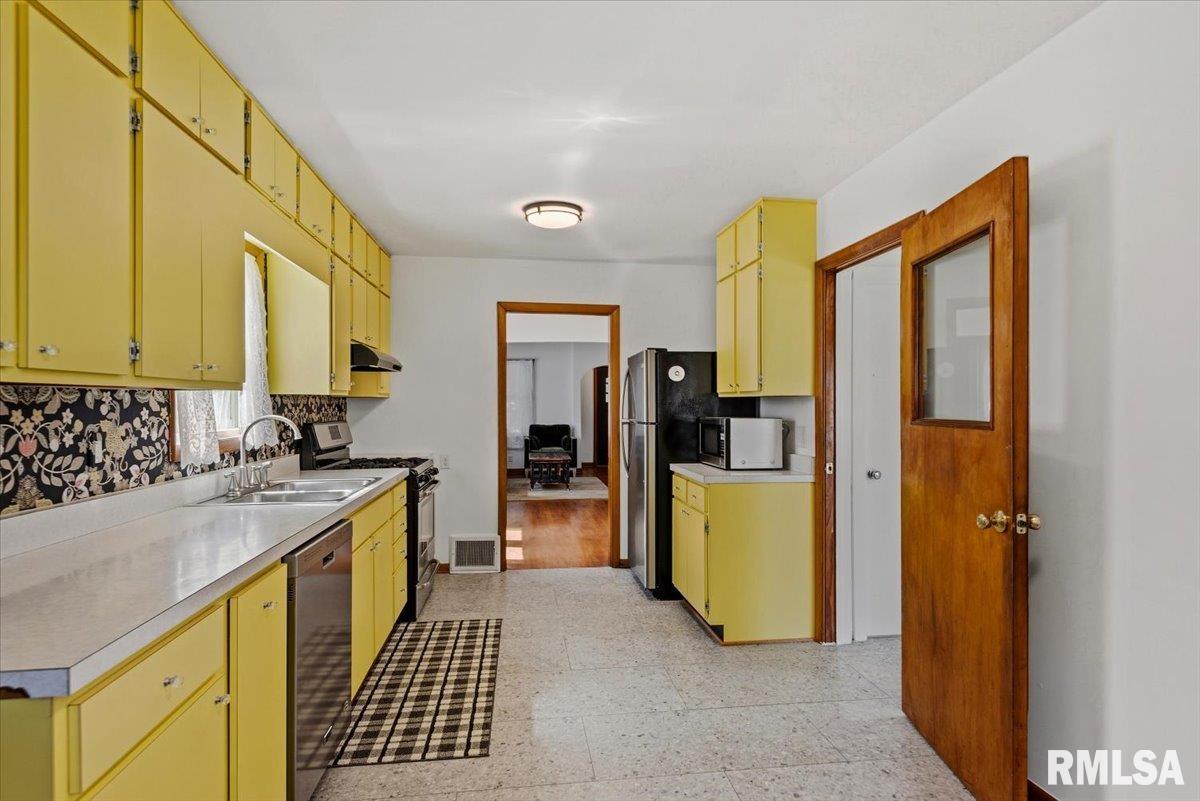 523 Wood Avenue Springfield, IL 62702 - Photo 13 of 30 Gallery Image 13