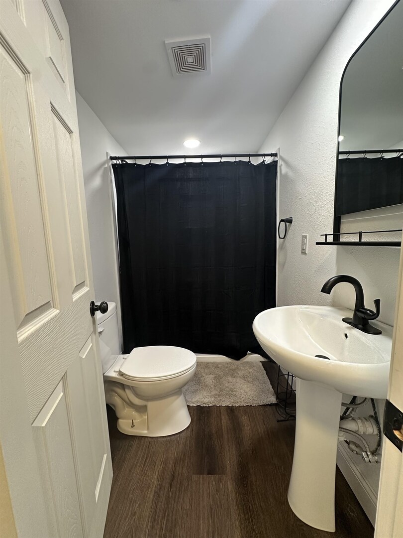 1924 North 7th Street Murphysboro, IL 62966 - Photo 4 of 4 a bathroom with a sink toilet and shower