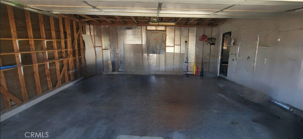 12757 Kiowa Road, Unit 3 Apple Valley, CA 92308 - Photo 10 of 10 Garage