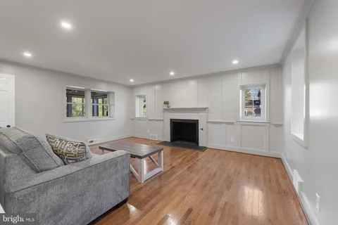 $799,900 | 504 Hampton Lane, Baltimore, MD 21286