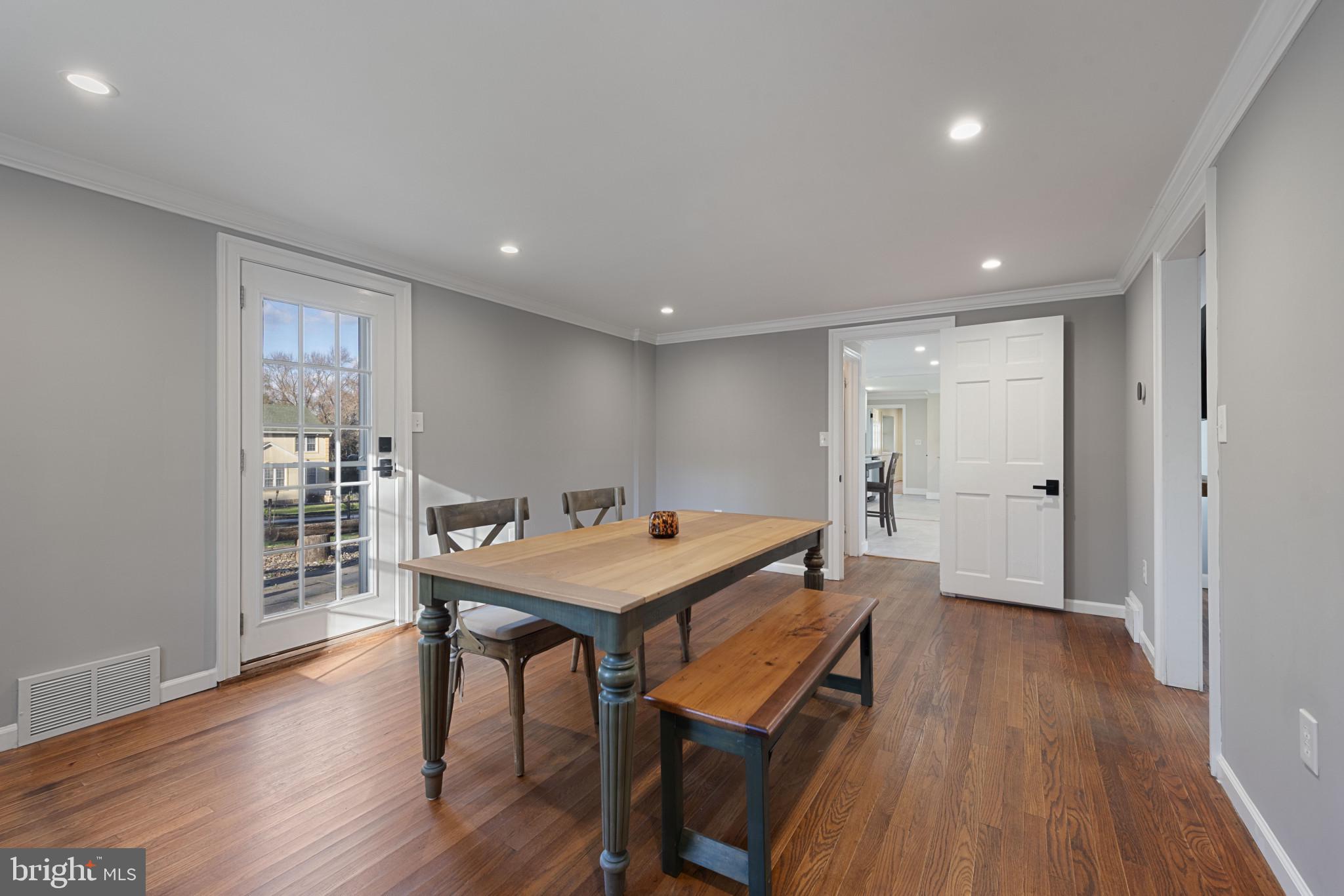 504 Hampton Lane Baltimore, MD 21286 - Photo 4 of 31 a room with furniture and wooden floor