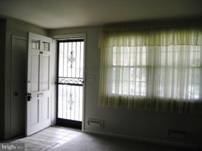 2705 Creston Road Dundalk, MD 21222 - Photo 5 of 16 Entrance / Foyer