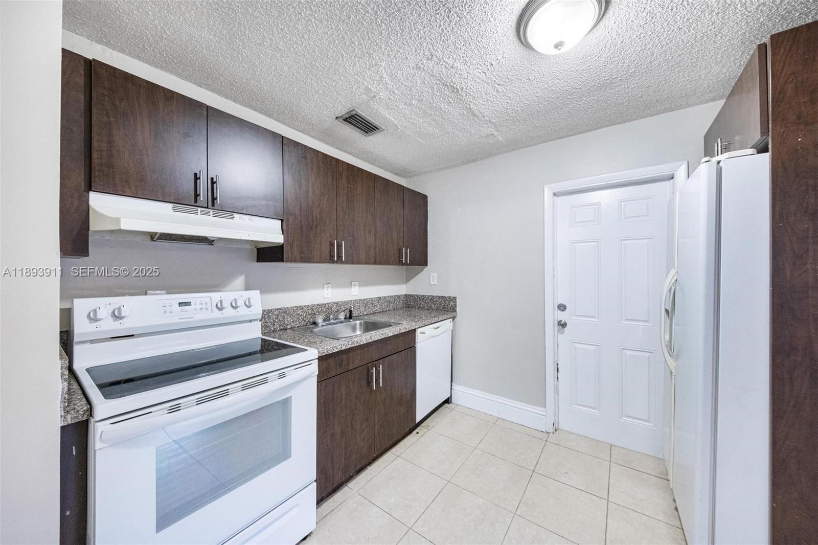 5736 Simms Street Hollywood, FL 33021 - Photo 7 of 36 Gallery Image 7