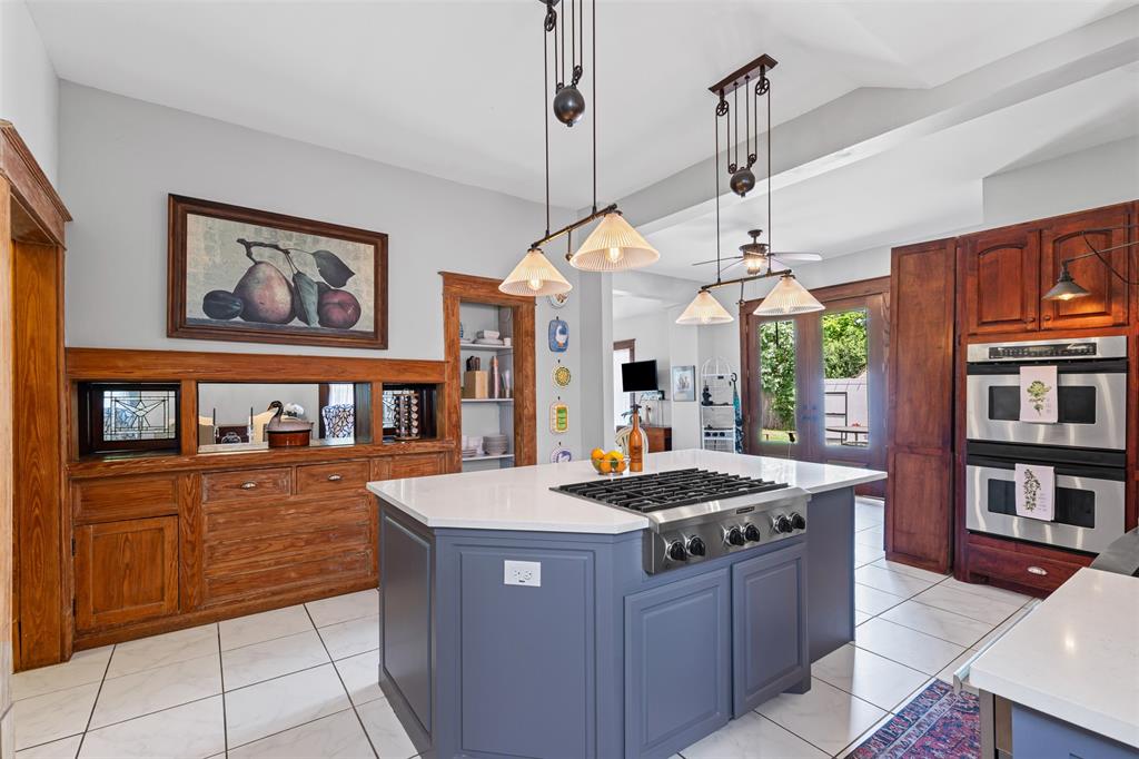 4606 East Side Avenue Dallas, TX 75226 - Photo 14 of 38 a kitchen that has a lot of cabinets in it