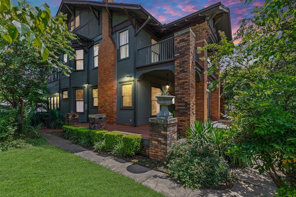 4606 East Side Avenue Dallas, TX 75226 - Photo 2 of 38 a front view of a house with garden