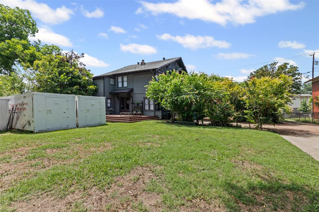 4606 East Side Avenue Dallas, TX 75226 - Photo 31 of 38 a house view with a garden space