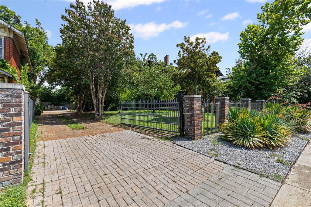 4606 East Side Avenue Dallas, TX 75226 - Photo 33 of 38 a view of a park with large trees
