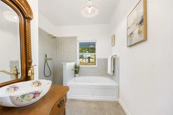 $1,150,000 | 245 Country Lane, McDade, TX 78650