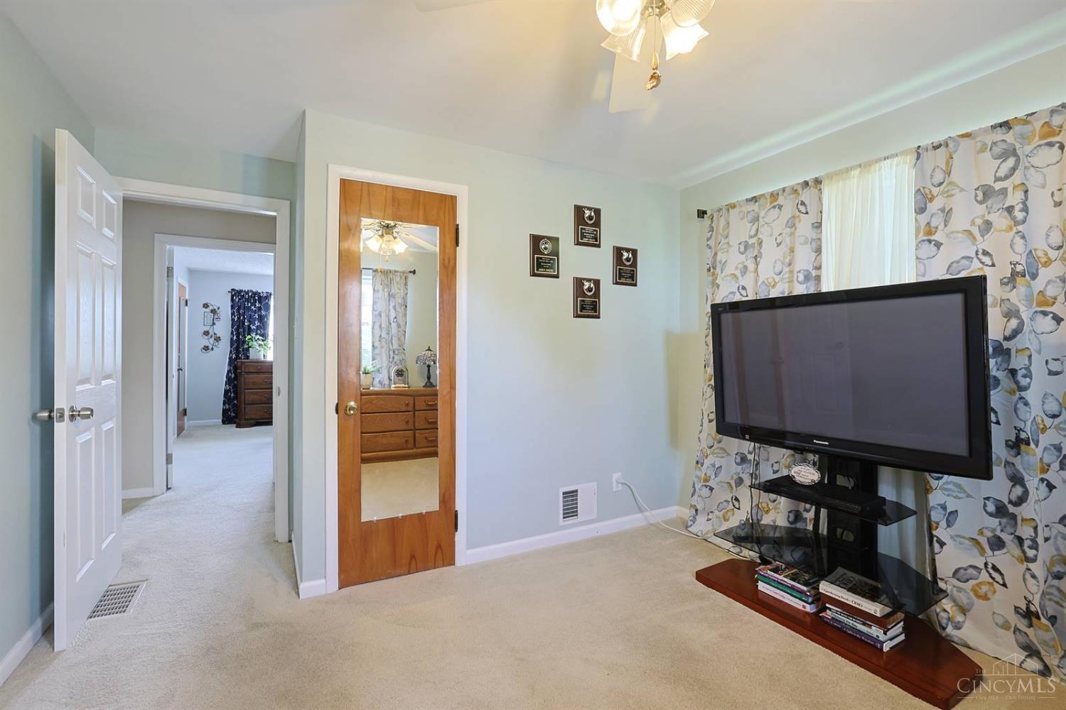 5994 Lawrence Road Cincinnati, OH 45248 - Photo 19 of 39 Gallery Image 19