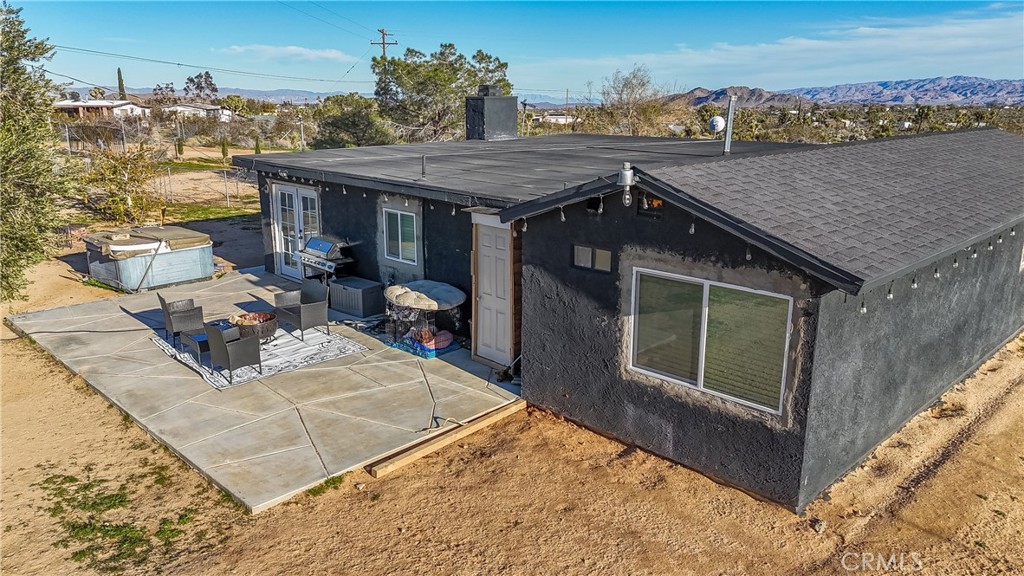 3552 Condalia Avenue Yucca Valley, CA 92284 - Photo 26 of 30 a view of a terrace with a table and chairs