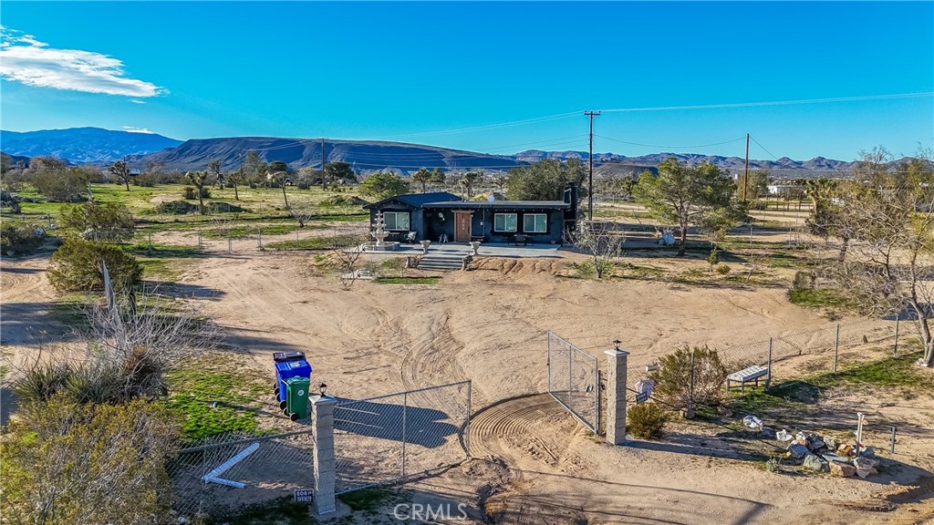 3552 Condalia Avenue Yucca Valley, CA 92284 - Photo 29 of 30 a view of a terrace with a lake view