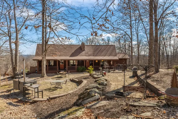 $849,900 | 1425 Skyline Drive, Cobden, IL 62920