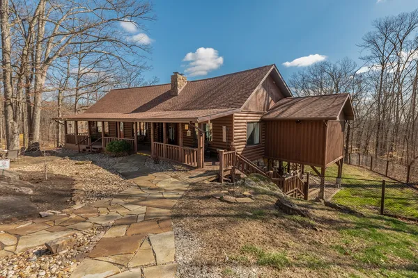 $849,900 | 1425 Skyline Drive, Cobden, IL 62920