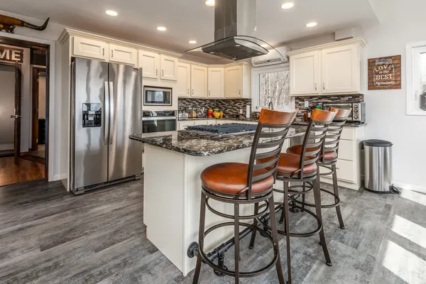 $849,900 | 1425 Skyline Drive, Cobden, IL 62920