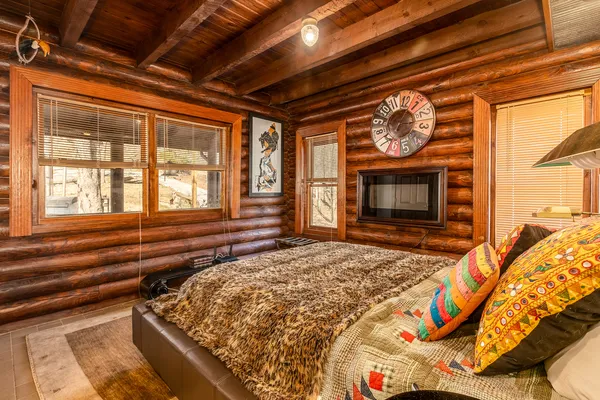 $849,900 | 1425 Skyline Drive, Cobden, IL 62920