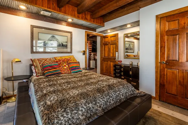 $849,900 | 1425 Skyline Drive, Cobden, IL 62920