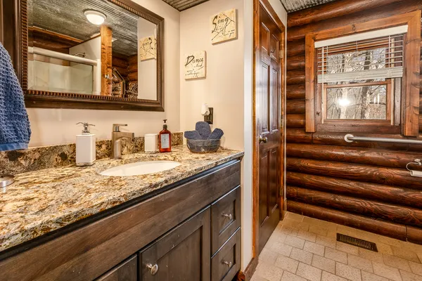 $849,900 | 1425 Skyline Drive, Cobden, IL 62920