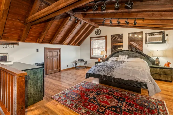 $849,900 | 1425 Skyline Drive, Cobden, IL 62920