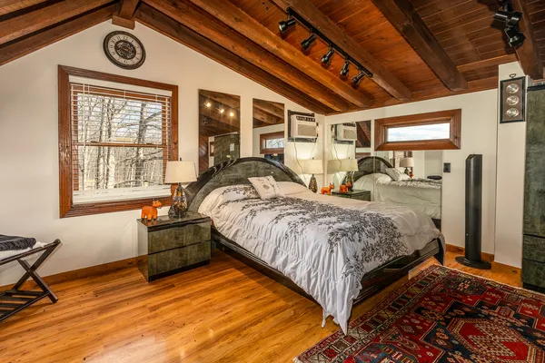 $849,900 | 1425 Skyline Drive, Cobden, IL 62920