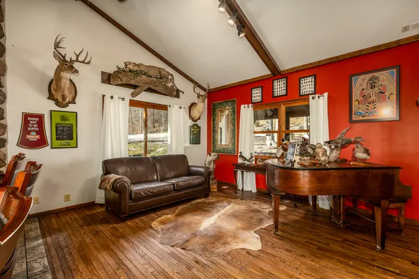 $849,900 | 1425 Skyline Drive, Cobden, IL 62920