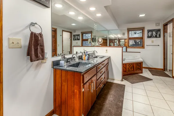 $849,900 | 1425 Skyline Drive, Cobden, IL 62920