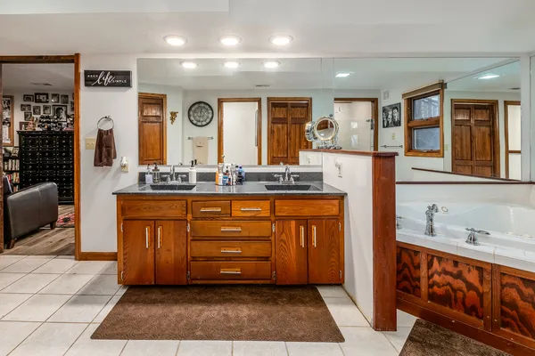 $849,900 | 1425 Skyline Drive, Cobden, IL 62920