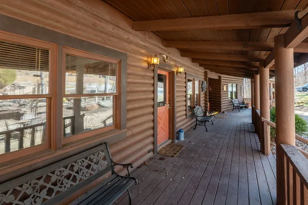 $849,900 | 1425 Skyline Drive, Cobden, IL 62920