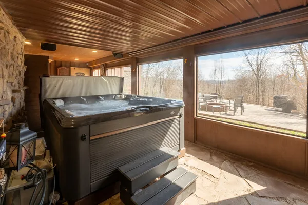 $849,900 | 1425 Skyline Drive, Cobden, IL 62920