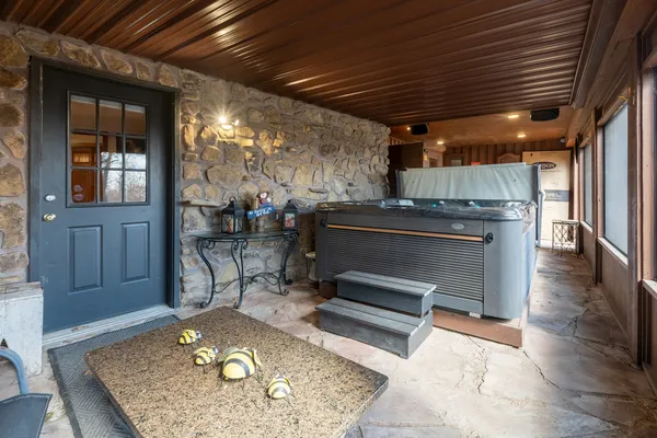 $849,900 | 1425 Skyline Drive, Cobden, IL 62920