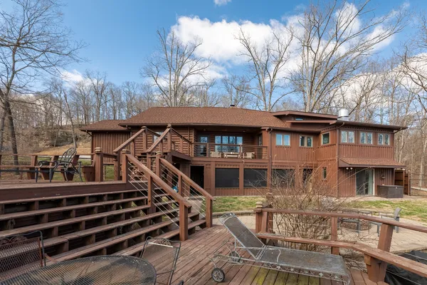 $849,900 | 1425 Skyline Drive, Cobden, IL 62920