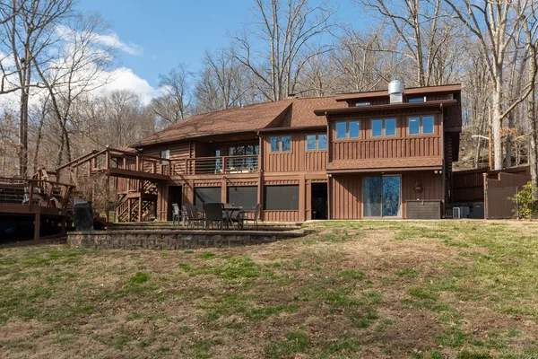 $849,900 | 1425 Skyline Drive, Cobden, IL 62920
