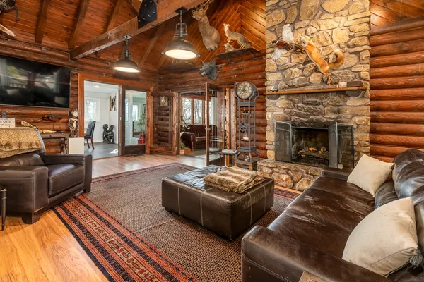 $849,900 | 1425 Skyline Drive, Cobden, IL 62920