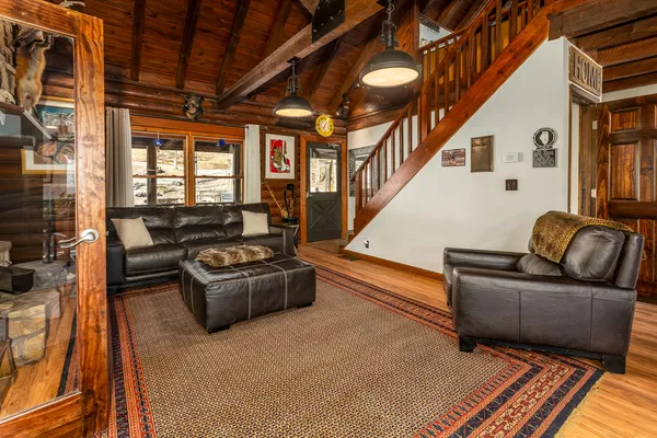 $849,900 | 1425 Skyline Drive, Cobden, IL 62920