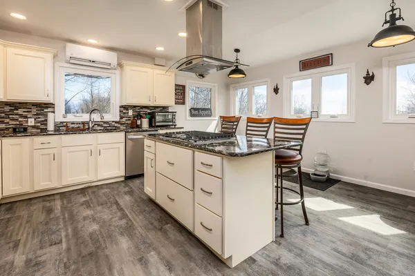 $849,900 | 1425 Skyline Drive, Cobden, IL 62920