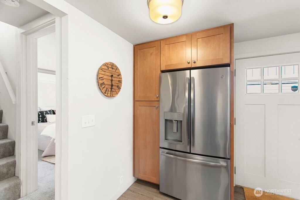 3710 Southwest 106th Street Seattle, WA 98146 - Photo 10 of 21