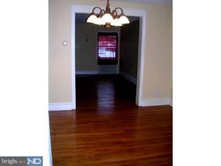 418 Glendale Road Upper Darby, PA 19082 - Photo 3 of 6