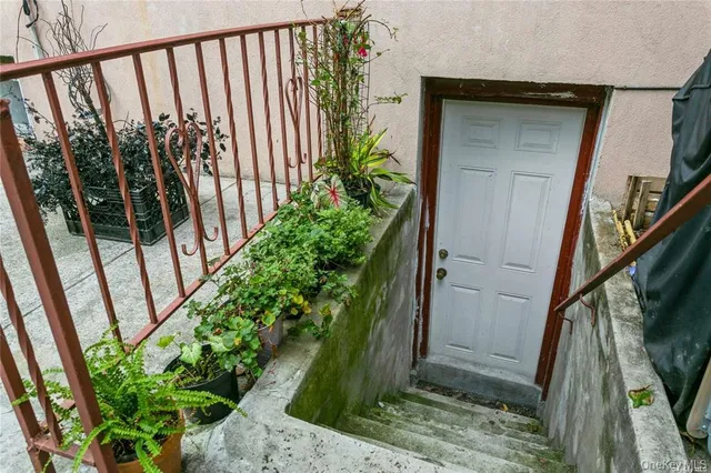 a view of a backyard of the house