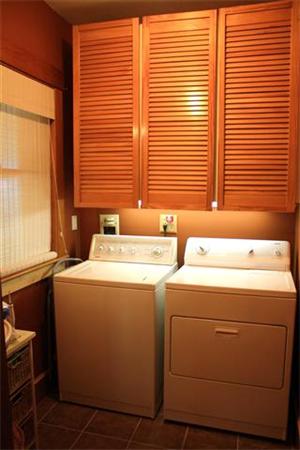 8 Summit Avenue Hull, MA 02045 - Photo 18 of 30 a utility room with dryer and washer