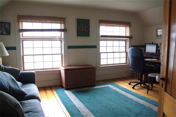 8 Summit Avenue Hull, MA 02045 - Photo 27 of 30 a livingroom with workspace and a window