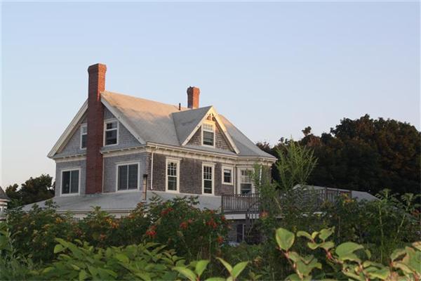 8 Summit Avenue Hull, MA 02045 - Photo 3 of 30 a house view with a garden space