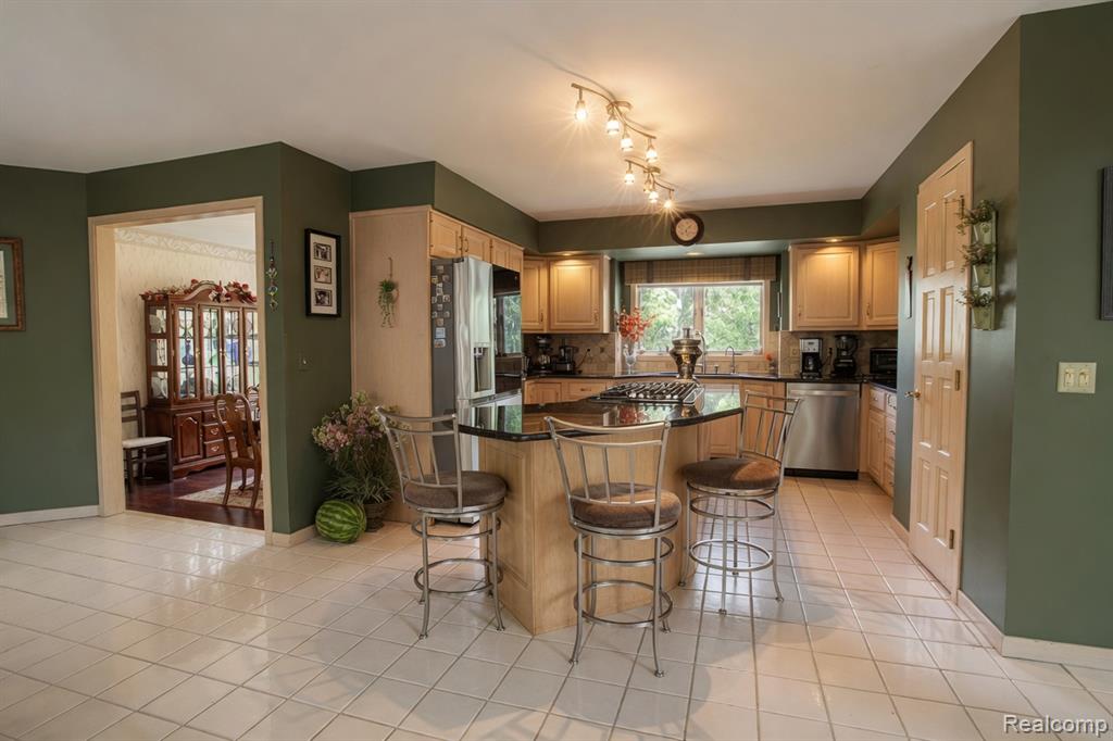 1305 Kings Pointe Road Grand Blanc, MI 48439 - Photo 36 of 71 Gallery Image 36