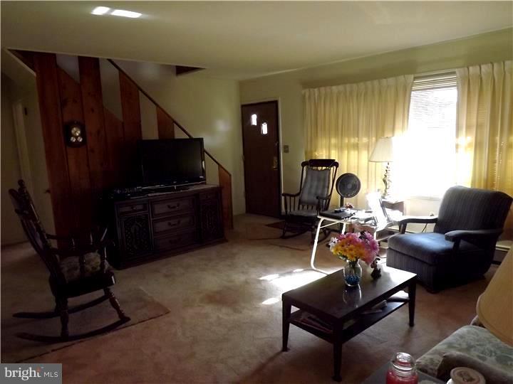 130 Plumtree Road Levittown, PA 19056 - Photo 6 of 23 Living Room
