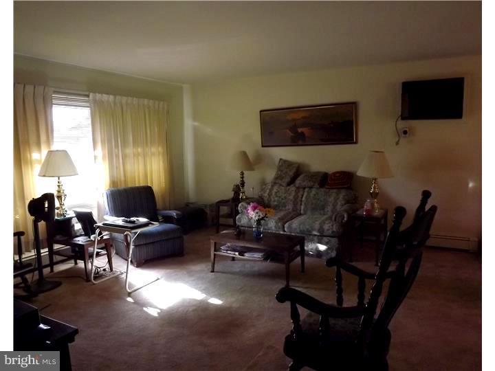130 Plumtree Road Levittown, PA 19056 - Photo 7 of 23 Living Room