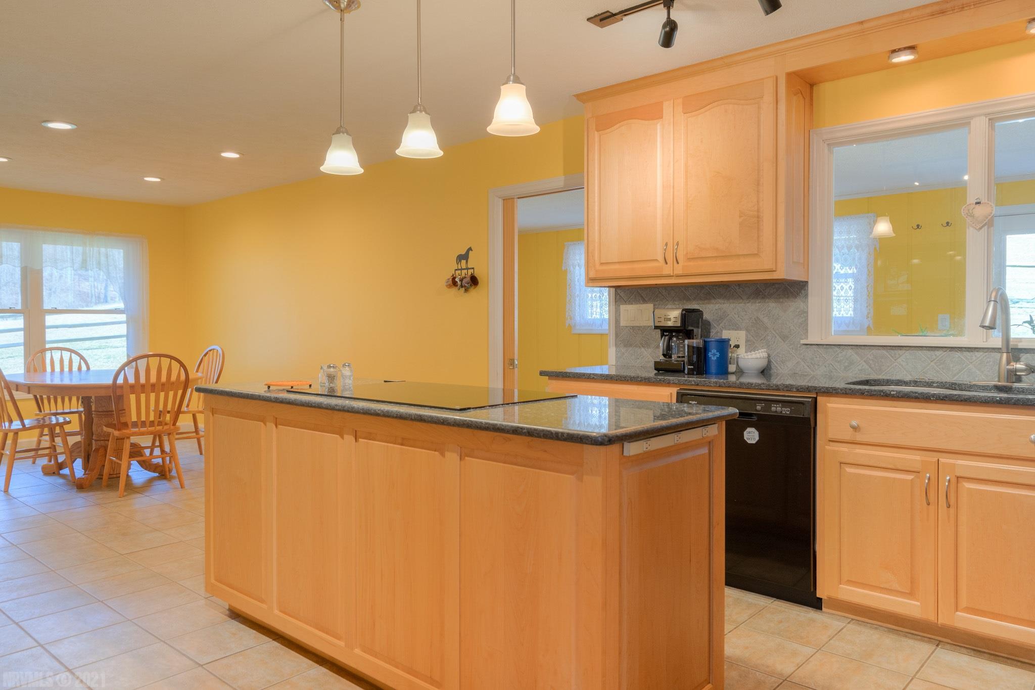 618 Cardinal Road Galax, VA 24333 - Photo 10 of 42 Gallery Image 10
