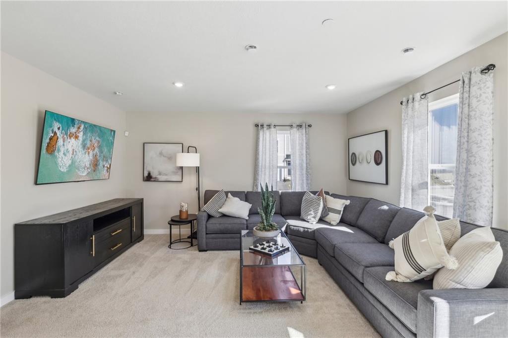 136 River Ridge Drive Coraopolis, PA 15108 - Photo 4 of 28 a living room with furniture and a couch