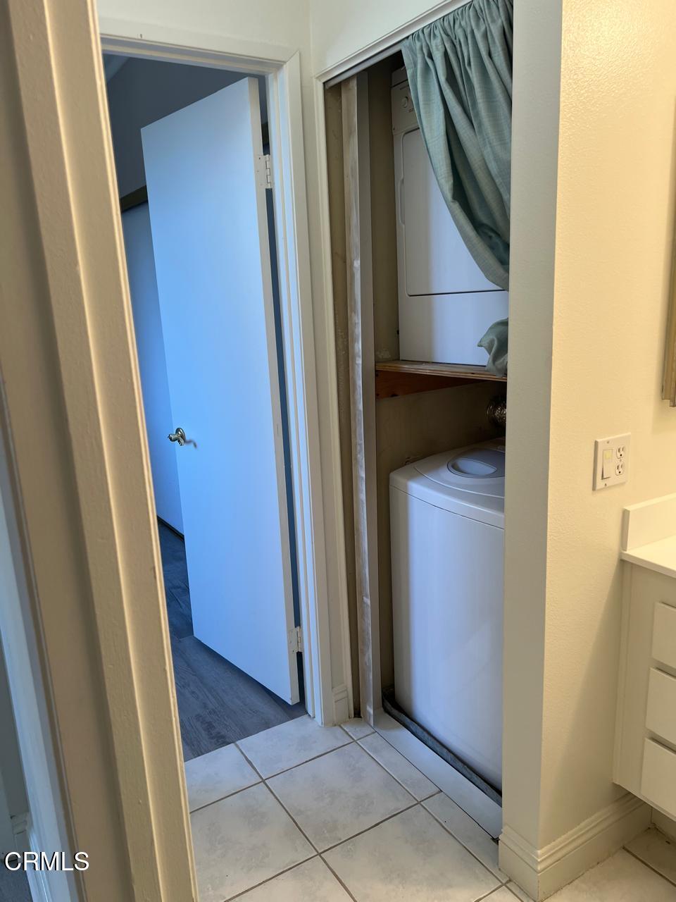 2394 Pleasant Way, Unit J Thousand Oaks, CA 91362 - Photo 8 of 12 a view of way to rooms